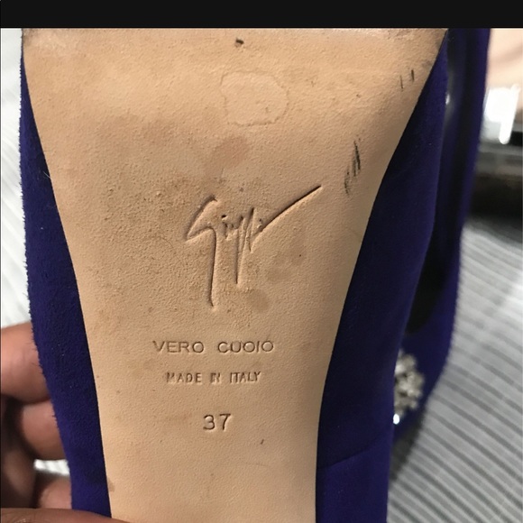 Pregnant can’t wear them - Picture 6 of 8